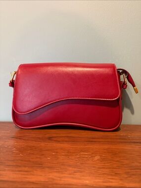 🔥🆕🔥 Chic Red Wave Flap Convertible Crossbody Bag / Clutch - Gold Hardware